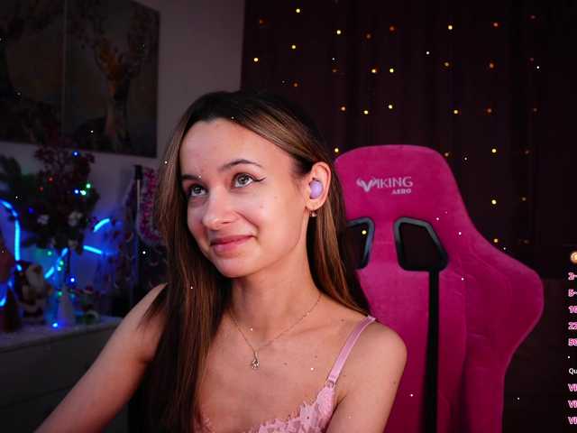 Live sex webcam photo for JuicyAngel #290312899