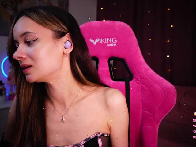 Live sex webcam photo for JuicyAngel #290326556