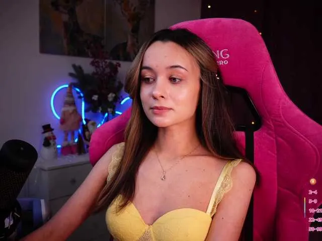 Live sex webcam photo for JuicyAngel #290436347