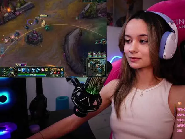 Live sex webcam photo for JuicyAngel #290484812