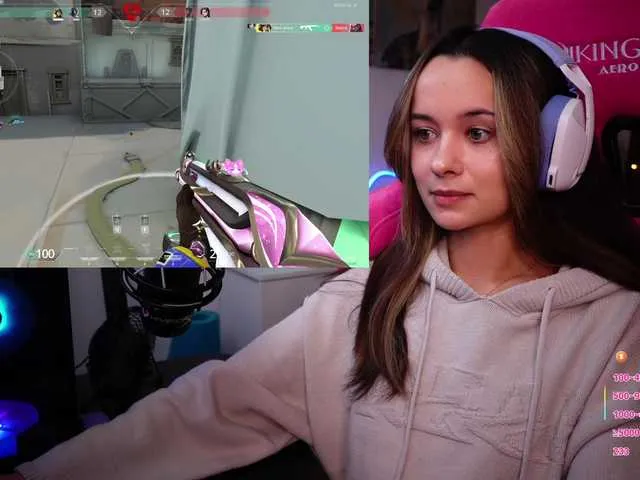 Live sex webcam photo for JuicyAngel #290492040