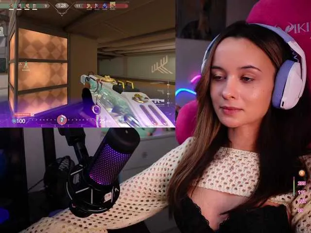 Live sex webcam photo for JuicyAngel #290618713