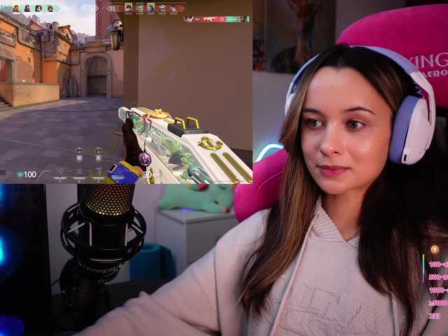 Live sex webcam photo for JuicyAngel #290651738