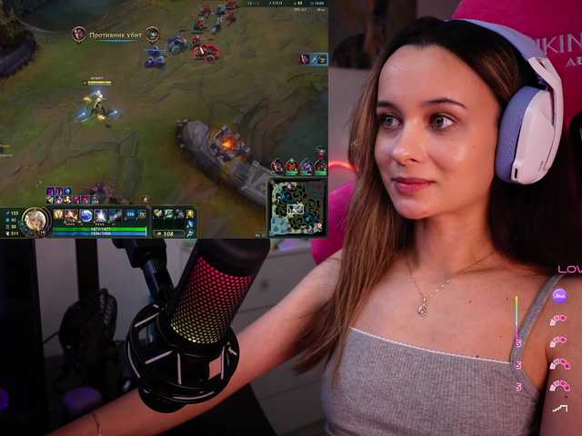 Live sex webcam photo for JuicyAngel #290688198