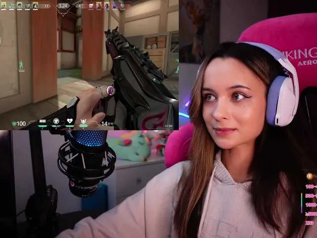 Live sex webcam photo for JuicyAngel #290707181