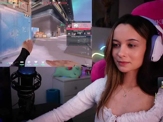 Live sex webcam photo for JuicyAngel #290721555