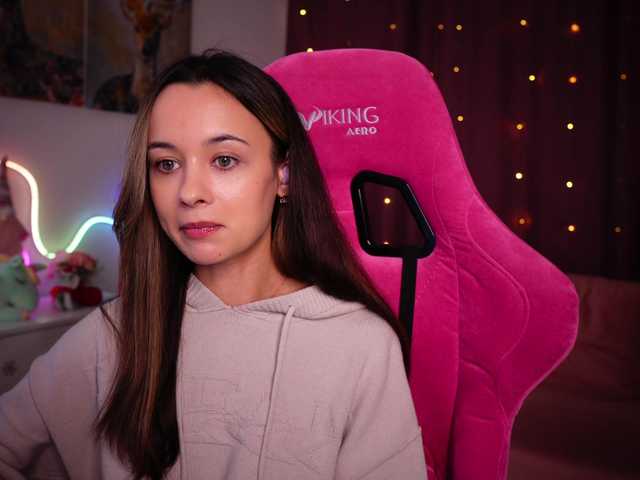 Live sex webcam photo for JuicyAngel #290796630