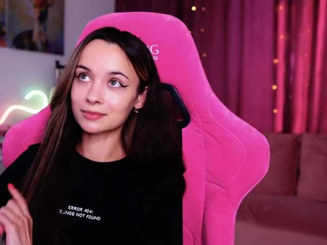 Live sex webcam photo for JuicyAngel #290834754