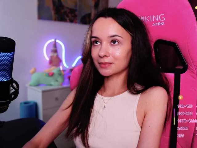 Live sex webcam photo for JuicyAngel #290951623