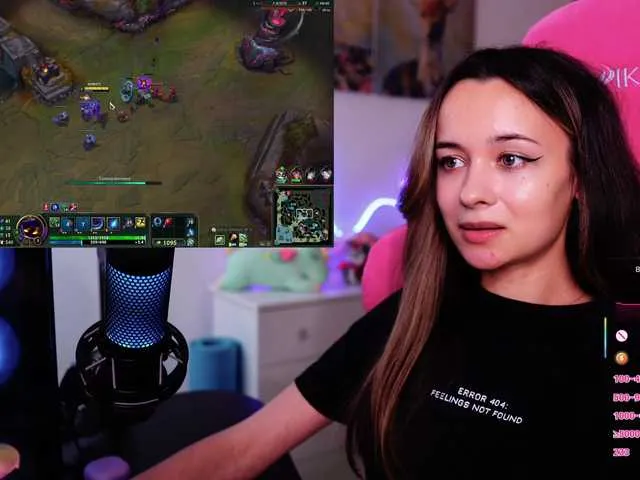 Live sex webcam photo for JuicyAngel #290965491