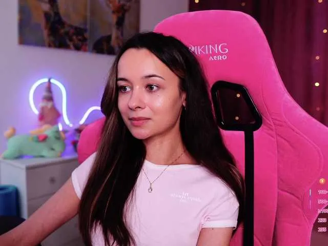 Live sex webcam photo for JuicyAngel #291015122