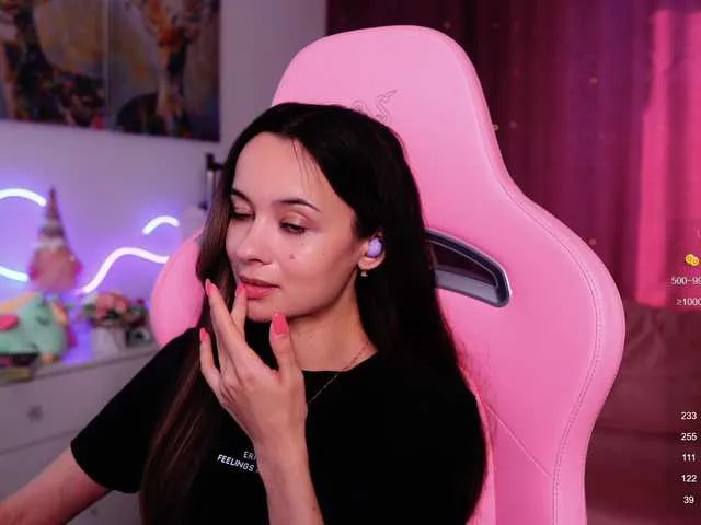 Live sex webcam photo for JuicyAngel #291588569