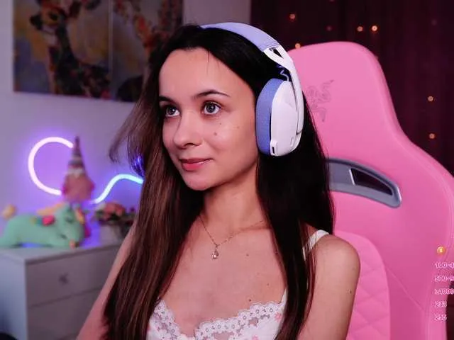 Live sex webcam photo for JuicyAngel #291623072