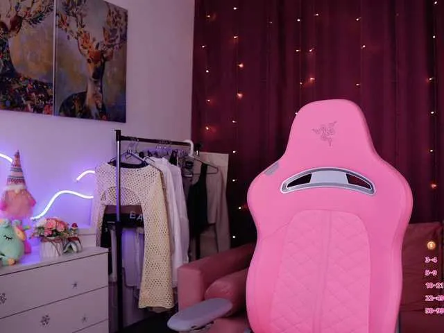 Live sex webcam photo for JuicyAngel #291629208