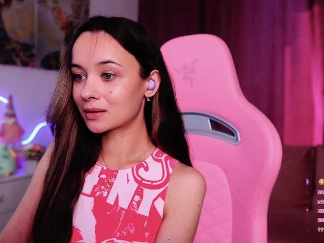 Live sex webcam photo for JuicyAngel #291655808