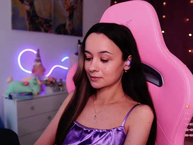 Live sex webcam photo for JuicyAngel #291675978