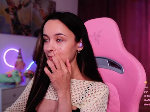 Live sex webcam photo for JuicyAngel #291693960