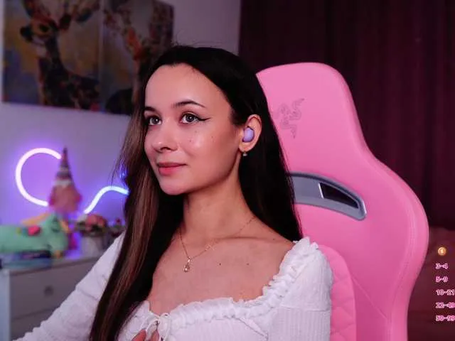 Live sex webcam photo for JuicyAngel #291701034