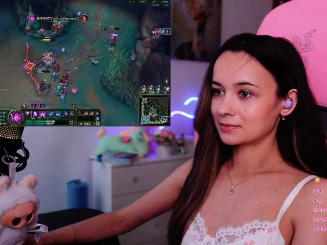 Live sex webcam photo for JuicyAngel #291707558