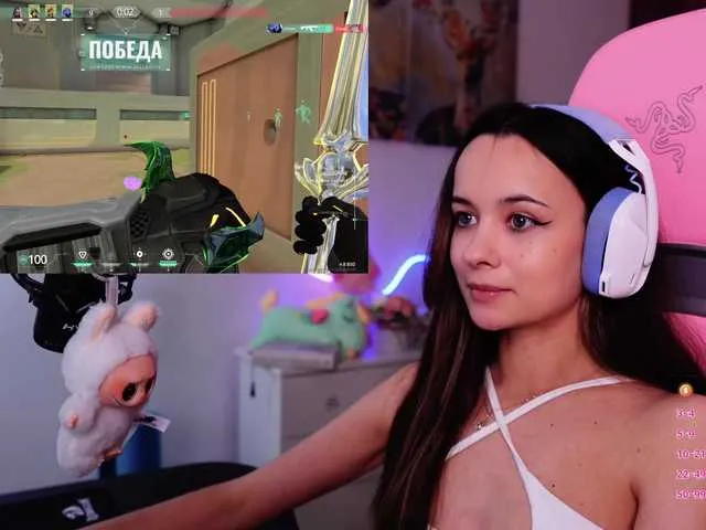 Live sex webcam photo for JuicyAngel #291733359