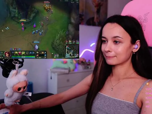 Live sex webcam photo for JuicyAngel #291740297