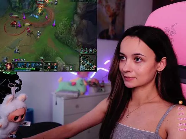 Live sex webcam photo for JuicyAngel #291741892