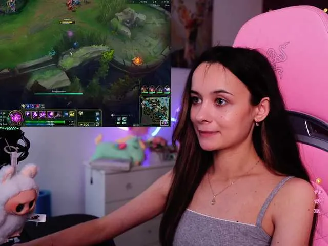 Live sex webcam photo for JuicyAngel #291743556