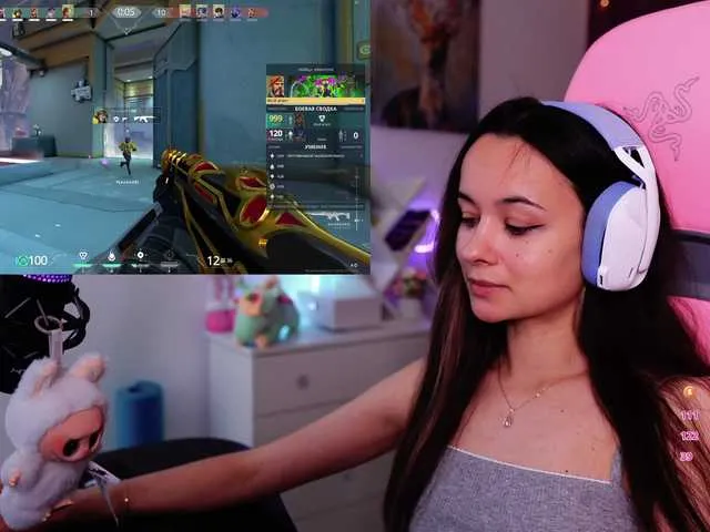 Live sex webcam photo for JuicyAngel #291824389