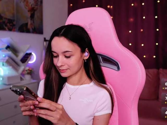 Live sex webcam photo for JuicyAngel #291866478