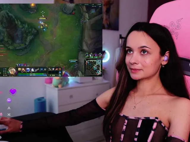 Live sex webcam photo for JuicyAngel #291900589