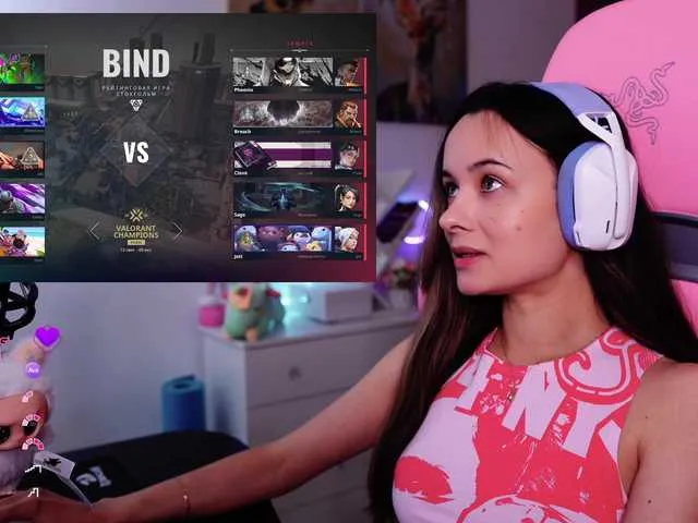 Live sex webcam photo for JuicyAngel #291919580