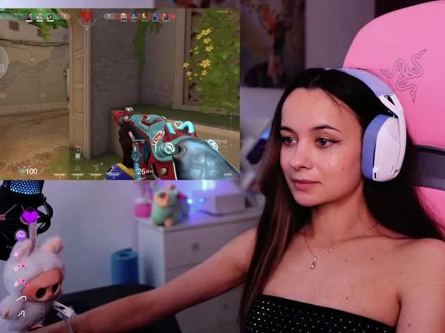 Live sex webcam photo for JuicyAngel #291926433