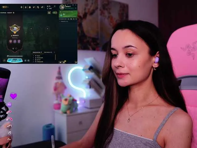 Live sex webcam photo for JuicyAngel #291933571