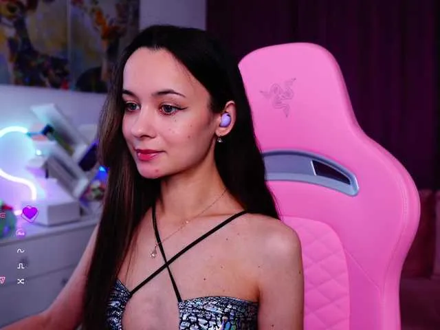 Live sex webcam photo for JuicyAngel #291940763