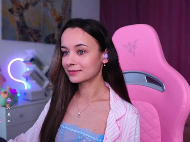 Live sex webcam photo for JuicyAngel #291987408