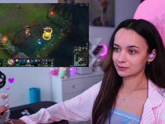 Live sex webcam photo for JuicyAngel #292034392