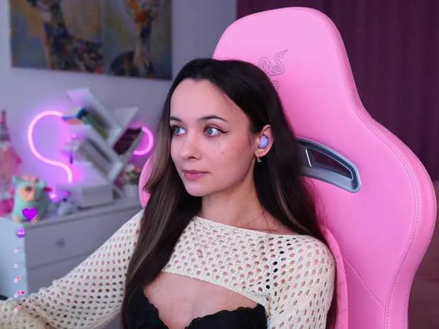 Live sex webcam photo for JuicyAngel #292048898