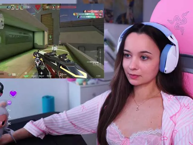 Live sex webcam photo for JuicyAngel #292088925