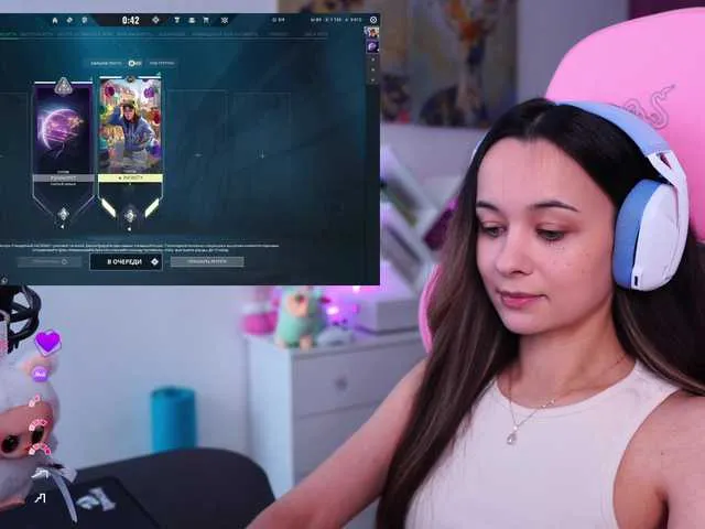 Live sex webcam photo for JuicyAngel #292095919