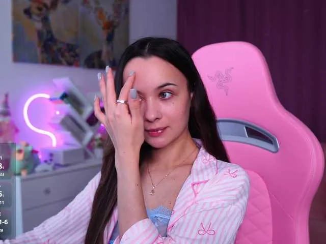 Live sex webcam photo for JuicyAngel #292189919