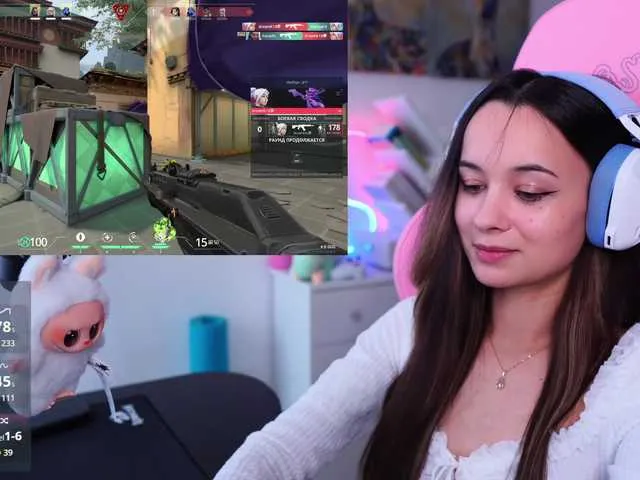 Live sex webcam photo for JuicyAngel #292197221