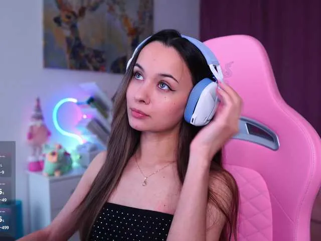 Live sex webcam photo for JuicyAngel #292301256