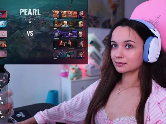 Live sex webcam photo for JuicyAngel #292307980