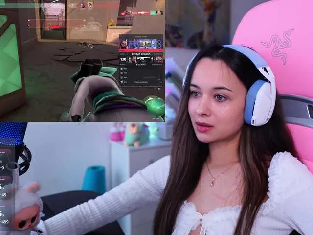 Live sex webcam photo for JuicyAngel #292321939