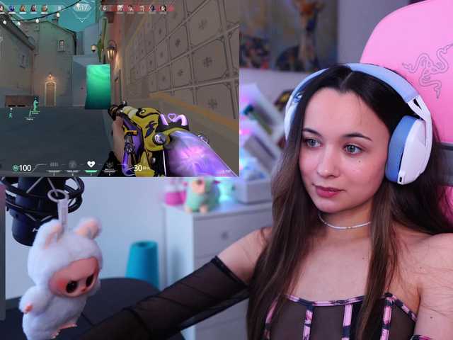 Live sex webcam photo for JuicyAngel #292369488