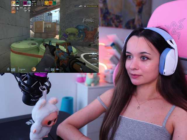 Live sex webcam photo for JuicyAngel #292396890