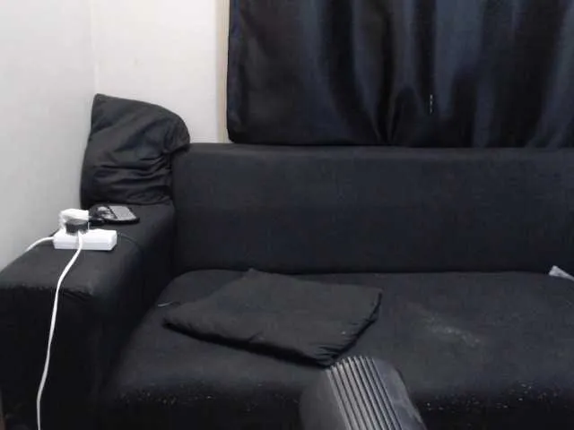 Live sex webcam photo for JuicyAss258 #273693994