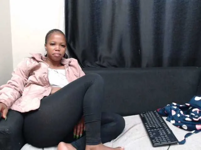 Live sex webcam photo for JuicyAss258 #274186892