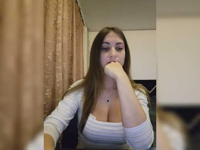 Live sex webcam photo for JuicyIrina #276643372