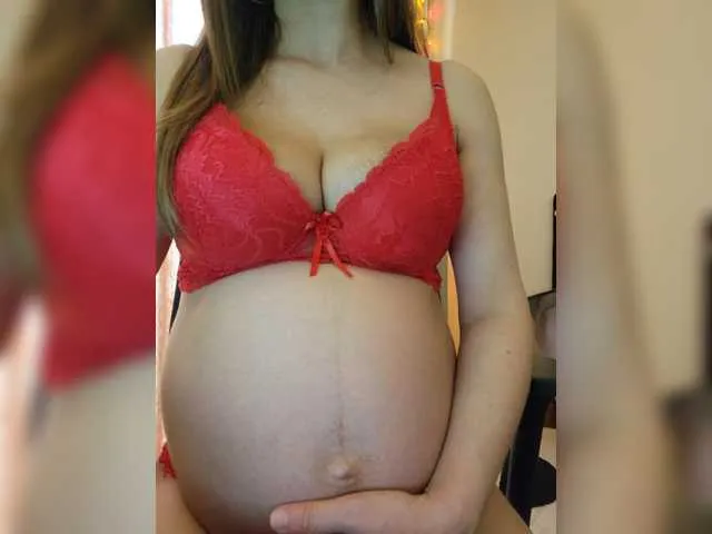 Live sex webcam photo for JuicyIrina #277132360